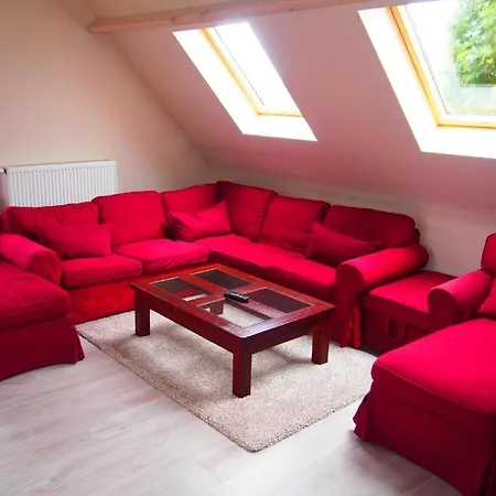 Schoen Renoviertes Ferienhaus Fuer Acht Personen In Idyllischer Lage, Mit Terrasse Und Garten Ellezelles