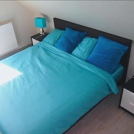 Schoen Renoviertes Ferienhaus Fuer Acht Personen In Idyllischer Lage, Mit Terrasse Und Garten بيت للعطل *