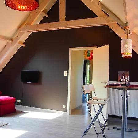 Schoen Renoviertes Ferienhaus Fuer Acht Personen In Idyllischer Lage, Mit Terrasse Und Garten بيت للعطل Ellezelles